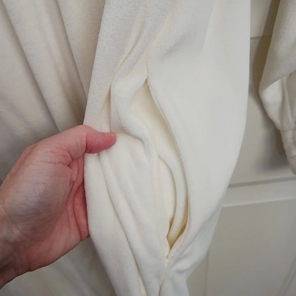 Vintage‎ Saks Fifth Avenue Ivory Housecoat Size Medium Velour Quilted